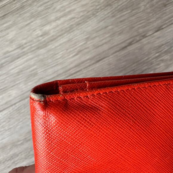 Salvatore Ferragamo Pamplona Pebble Red Leather Long Wallet - Picture 14 of 16